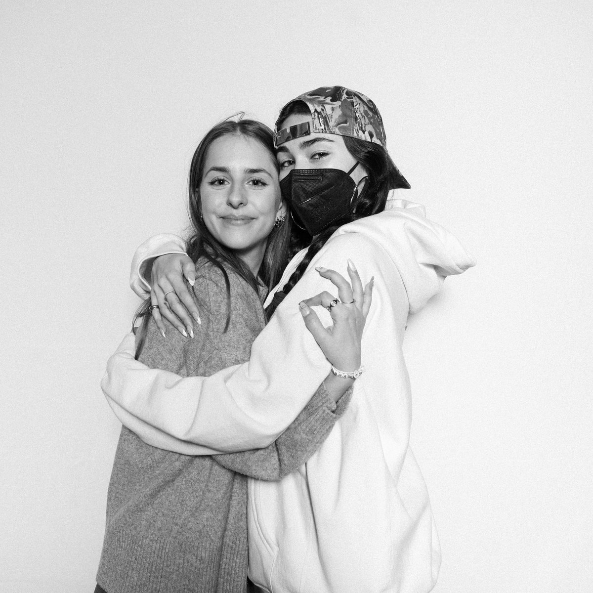 célia ꩜ tweet media