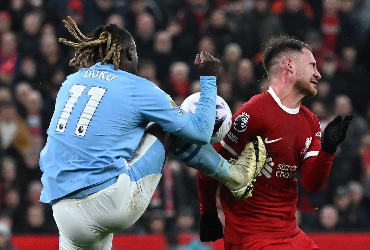 You are the referee, is this a foul or no foul? 🤔

#FansConnect #Afrosport #PremierLeague #ManCity #Liverpool #LIVMAN