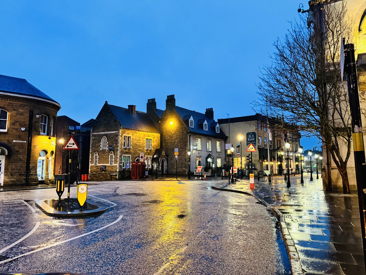 Mother’s Day Seva!

Wet and windy conditions on the streets this evening. 

The meals were served by volunteers from <a href="/sccycnhampton/">SCCYC</a> around the town centre. 

#GiveBack #zeroemmissions #Northampton #NorthantsTogether #Northantshour #helpthehomeless #wetandwindy #tacobell