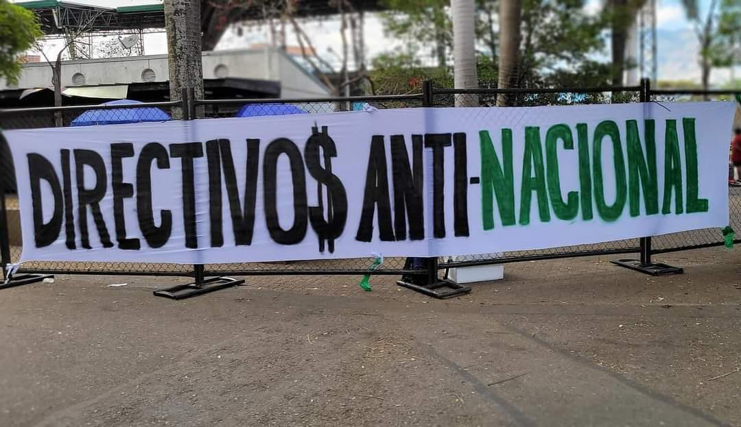 ArmanditoTeran's tweet photo. @nacionaloficial @BetssonCo Váyanse todos, inept0$ https://t.co/U2cwFPuW7a