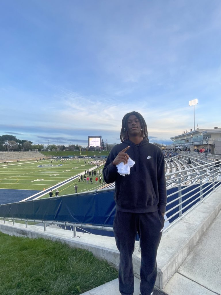 Thanks for having me out, Looking forward to being back @UCDfootball @VintagePlough @ColinLockett15 @Coach_CoombsUCD @CoachRaisbeck