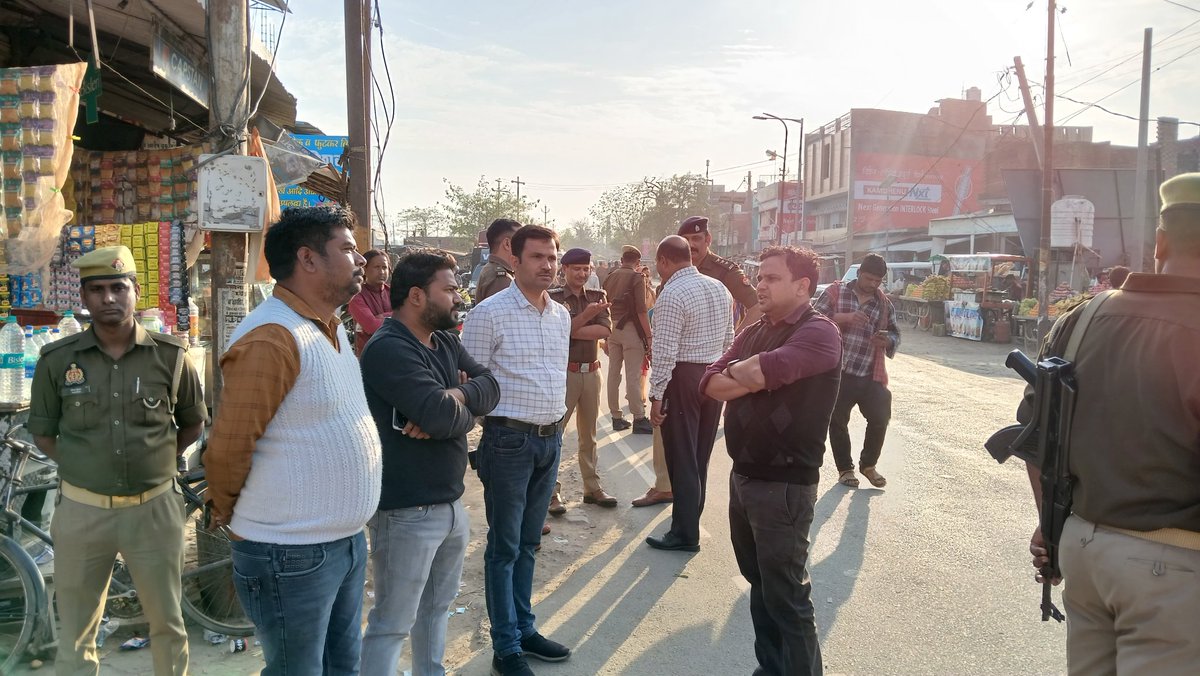 AshishBly11's tweet photo. आगामी त्योहारों व लोकसभा चुनाव के दृष्टिगत कस्बा पिहानी में दंगा नियंत्रण रिहर्सल (मॉक ड्रिल) में पुलिस अधीक्षक महोदय, हरदोई
अपर पुलिस अधीक्षक महोदय(पश्चिमी), हरदोई
क्षेत्राधिकारी महोदय,शाहाबाद
क्षेत्राधिकारी महोदय, हरियावां
तहसीलदार महोदय,शाहाबाद सहित मौजूद पुलिस प्रशासन। https://t.co/Y7cF0quoru