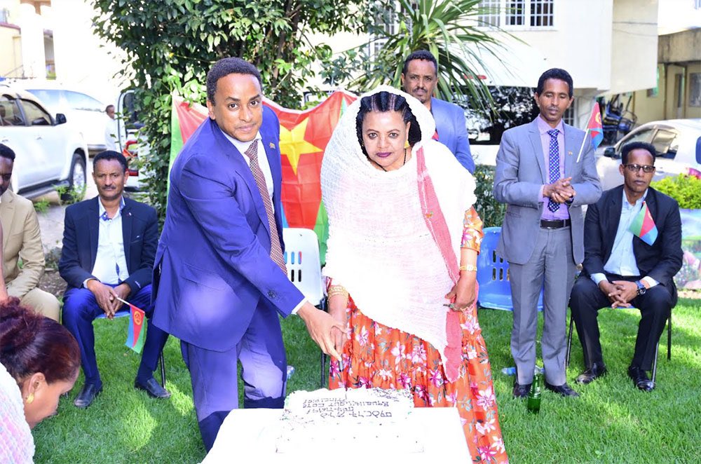 DSEENEWS's tweet photo. #إرتيريا #Eritrea : احتفل أعضاء سفارة #إريتريا في إثيوبيا بيوم المرأة العالمي في مقر السفارة في العاصمة #أديس_أبابا.
وألقت السيدة أزييب أمان كلمة باسم الاتحاد الوطني للمرأة الإريترية، حثت فيها على تعزيز القدرة التنظيمية والمشاركة الفعالة في الشؤون الوطنية.
#القرن_الإفريقي #DSES https://t.co/TCeRoMA8jE