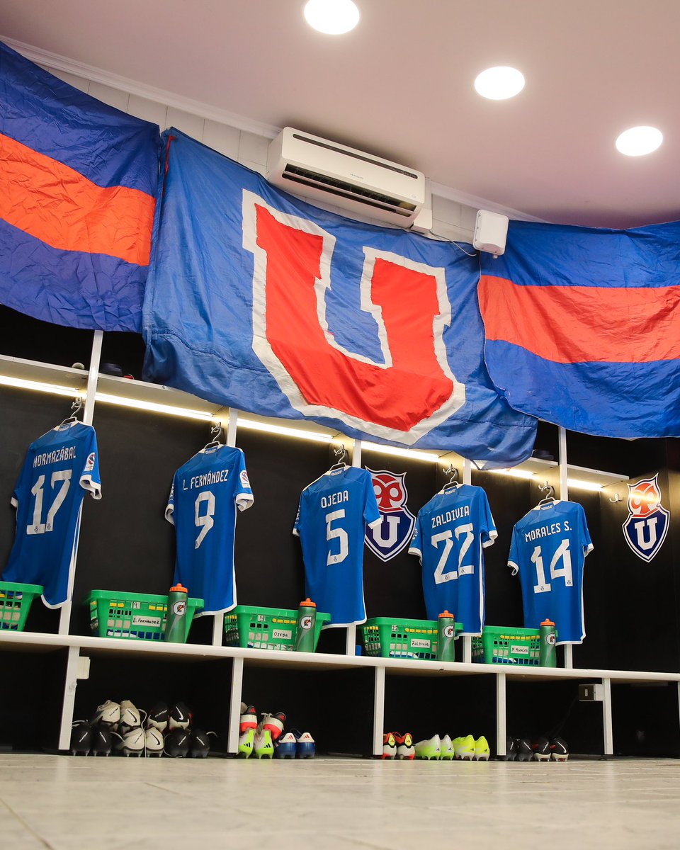 udechile's tweet photo. La vida es más linda en colores 💙❤️

✅ Nuestro camarín en el 🏟️ Monumental. https://t.co/SiLMdd5NGb