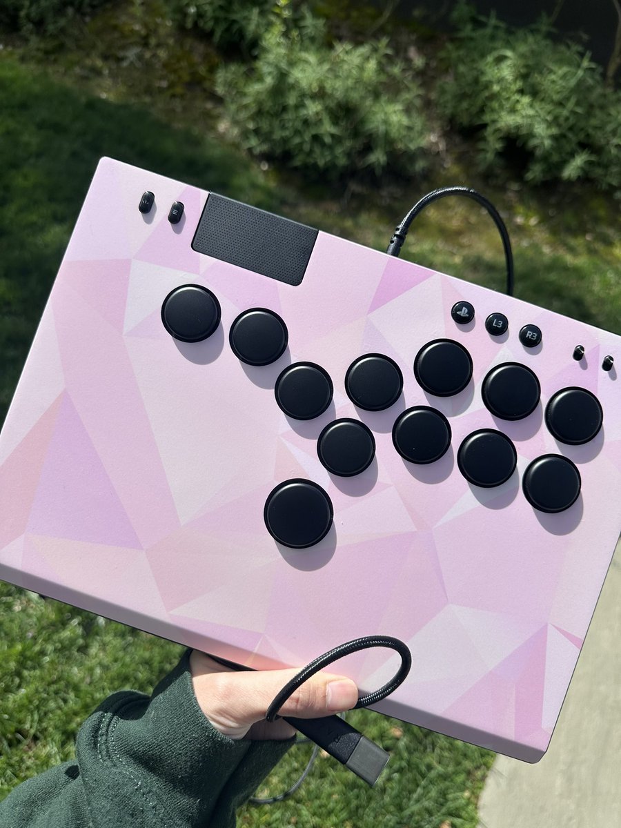 coming over w a gift (ty <a href="/Razer/">R Λ Z Ξ R</a> 💖)