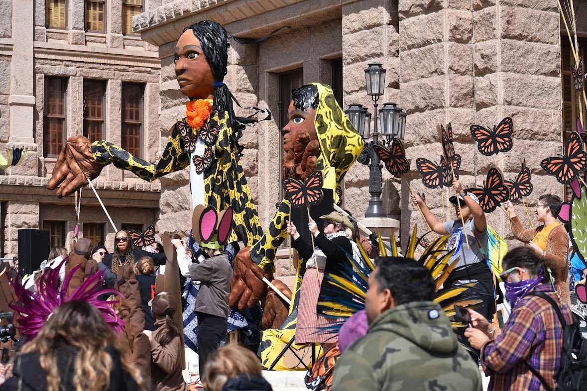 More standout shots from this weekends incredibly powerful #SB4 resistance rally in ATX 🗣️ Amazing for Texans to be in solidarity practicing their civic rights and demanding more from their public servants TOGETHER 🫂