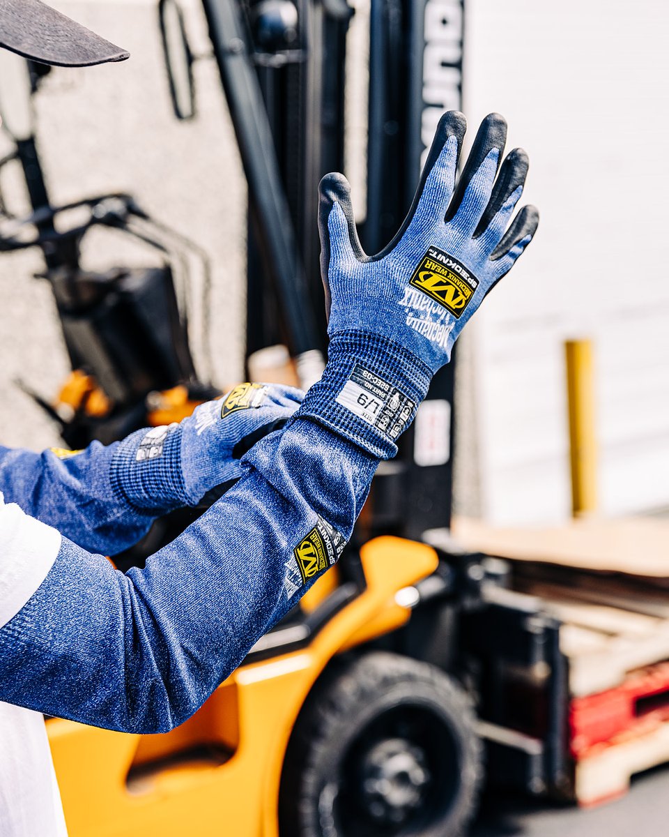 Protect your arms with our SpeedKnit Sleeves, offering protection in those working in the automotive industry, construction, metalworking, and carpentry​. #MechanixWear #WhatYouWearMatters