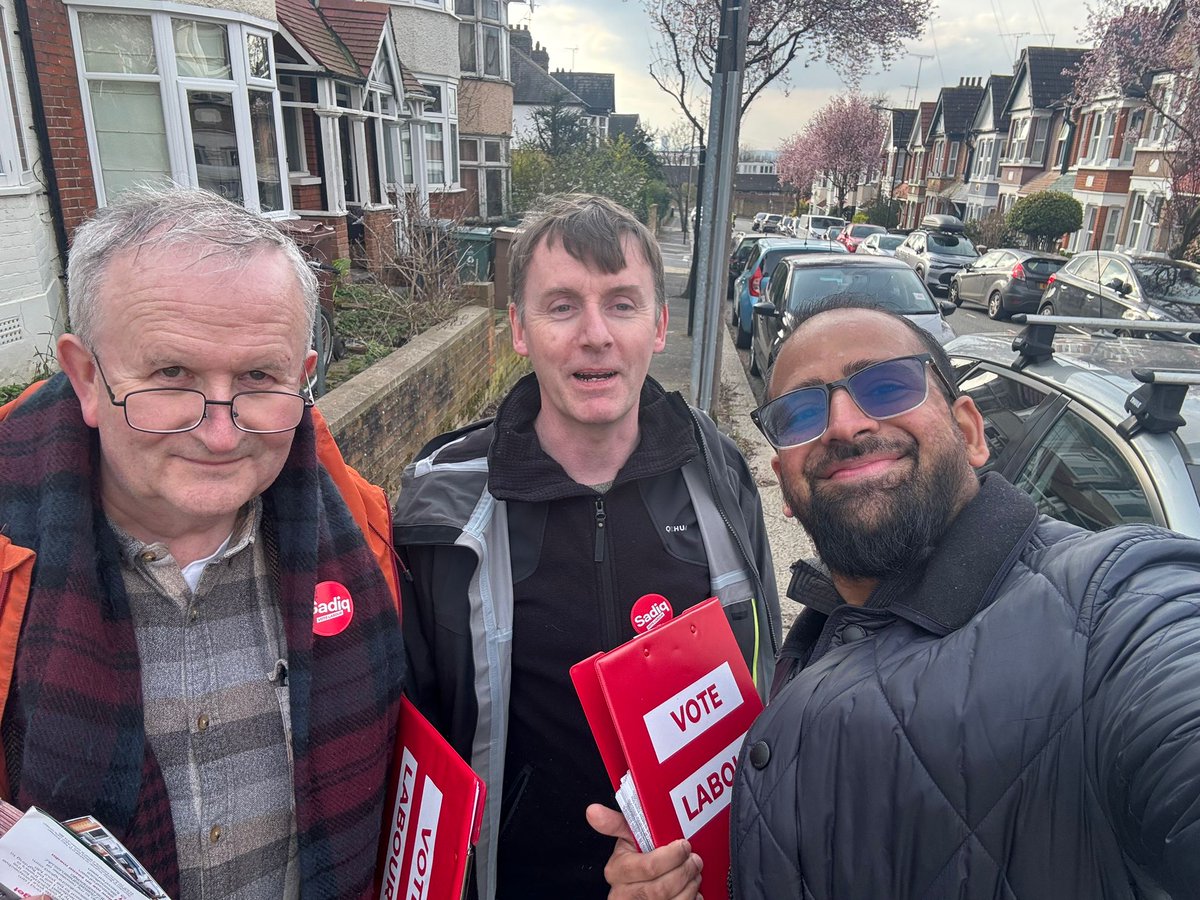 Great doorstep conversations yesterday in #UpperWalthamstow canvassing for @SadiqKhan @Semakaleng @faizashaheen with my teammate @YusufJPatel and a great many good people from @WFLabourParty 🌹💪❤️