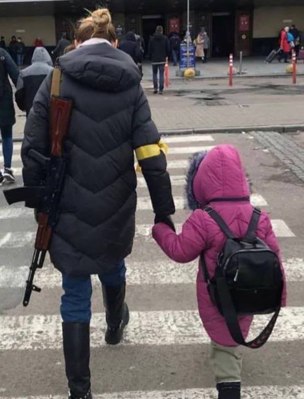 #война #війна #war

Израиль и Украина. 
Так выглядит материнство в стране, когда у твоего соседа поехала кукуха.