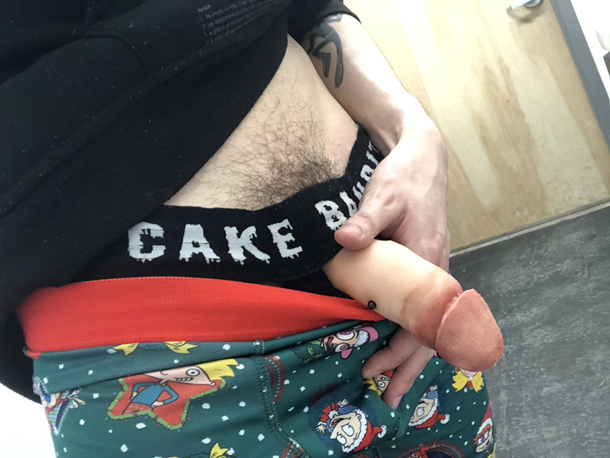 TransHoe69's tweet photo. So horny at work 😮‍💨😮‍💨 

#nsfw #horny #packer #boner #seller https://t.co/xoODAzUaPC