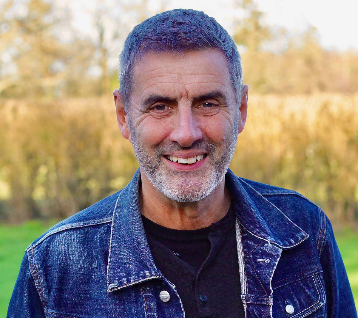 RIP Andy Couzens

One of the best to ever design toys, with an amazing sense of wonder, engineering and colourfulness in all the transformers he designed.

Each one of those characters is someone's favourite, either from growing up in the 90s or with new fans today. Thank you.