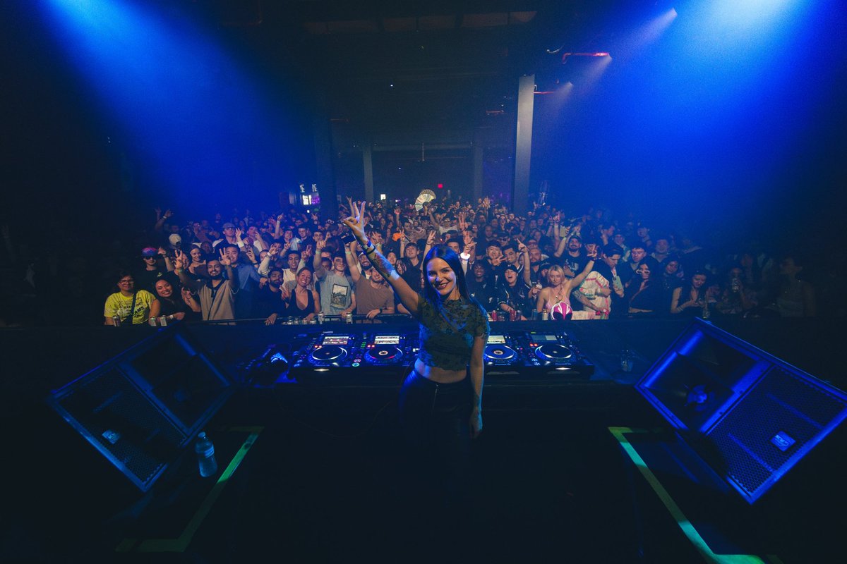 feeling grateful ✨ had the best time supporting <a href="/KAIVONOFFICIAL/">KAIVON 💜</a> at <a href="/avantgbk/">Avant Gardner</a> last weekend 💜