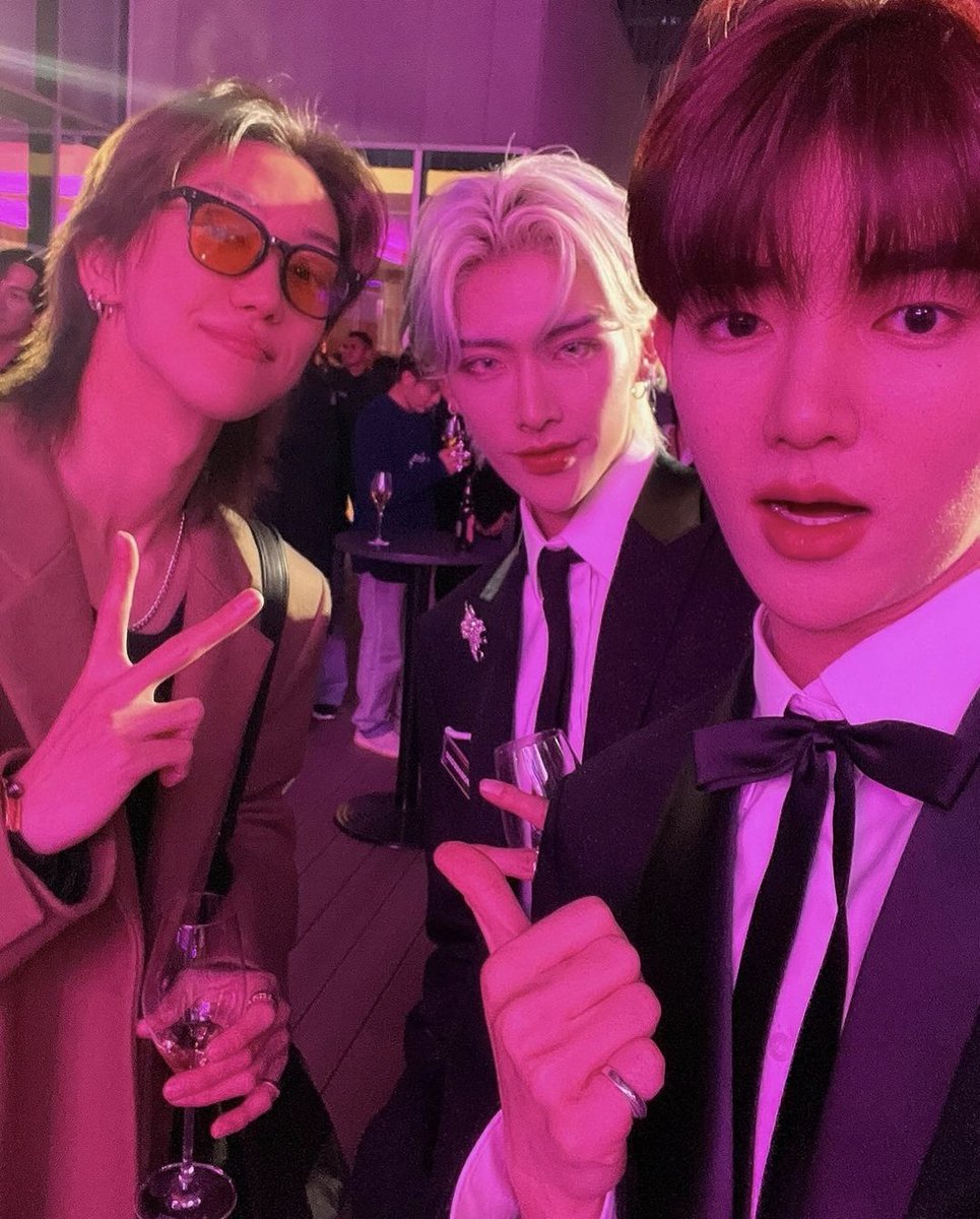 sqrbisous's tweet photo. do not erase history https://t.co/K8YE1Z87i5