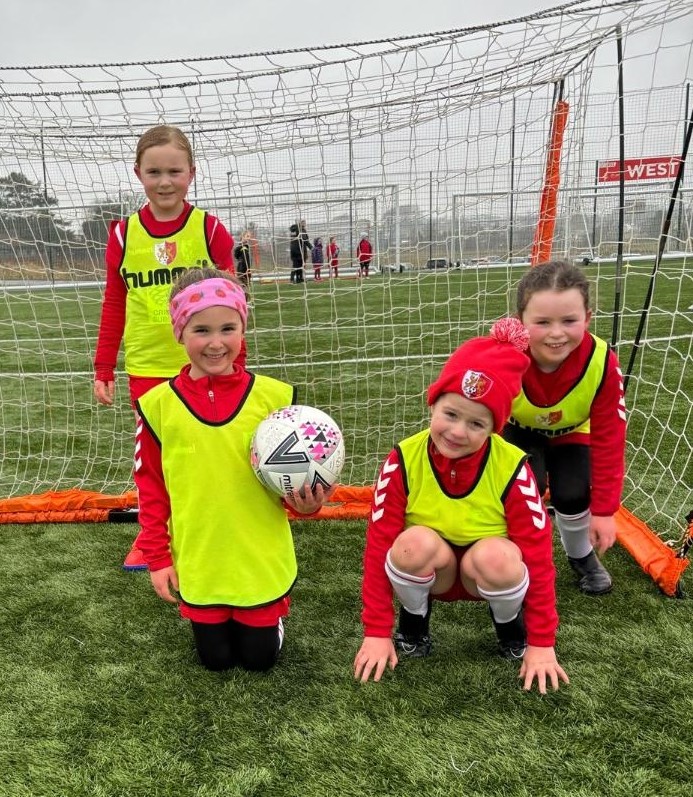 westendfcgirls's tweet photo. Well done to our youngest @west_endfc girls group who were delighted to be at their first @AFCCT festival of the season today...shame about the weather 🥶. The coaches were really impressed with how they played as a team. #coyweg https://t.co/AxhpqE5XjA