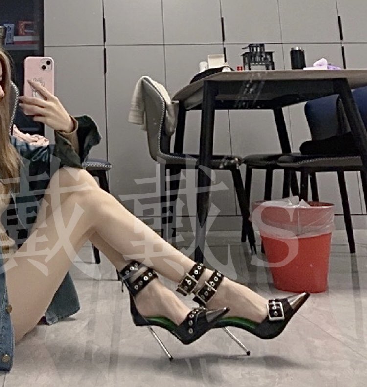 #女s #高跟鞋 #恋足 #女S找男m #s女 #男m女s 图片版👠 https://t.co/p3aXYOZUfp