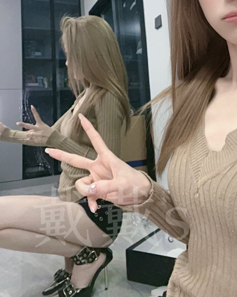 #女s #高跟鞋 #恋足 #女S找男m #s女 #男m女s 图片版👠 https://t.co/p3aXYOZUfp