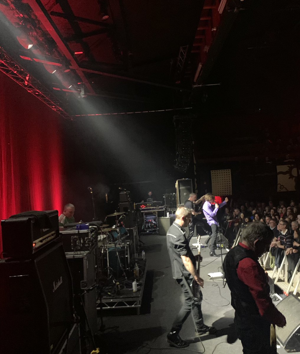 @tonysatelle If we’re posting pictures of Ian Olney, here he is being signaled out by God last night for his bass playing. @powerofdreams30 @Vicar_Street @sultans_of_ping