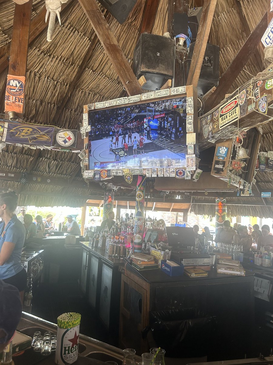 Tuned in from Aruba, big time W! Outright B1G champs is special! Not done yet🚂 ⁦<a href="/BoilerBall/">Purdue Men's Basketball</a>⁩