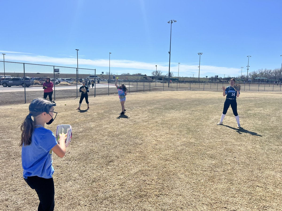 JustSoftbabofn's tweet photo. We took some time out of the day today at our tournament to hang out with some future ALL STARS 🥎 https://t.co/N9BSk2ptB8