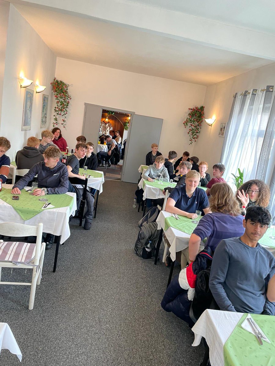 Time for food in Berlin for hungry @carresgrammar students