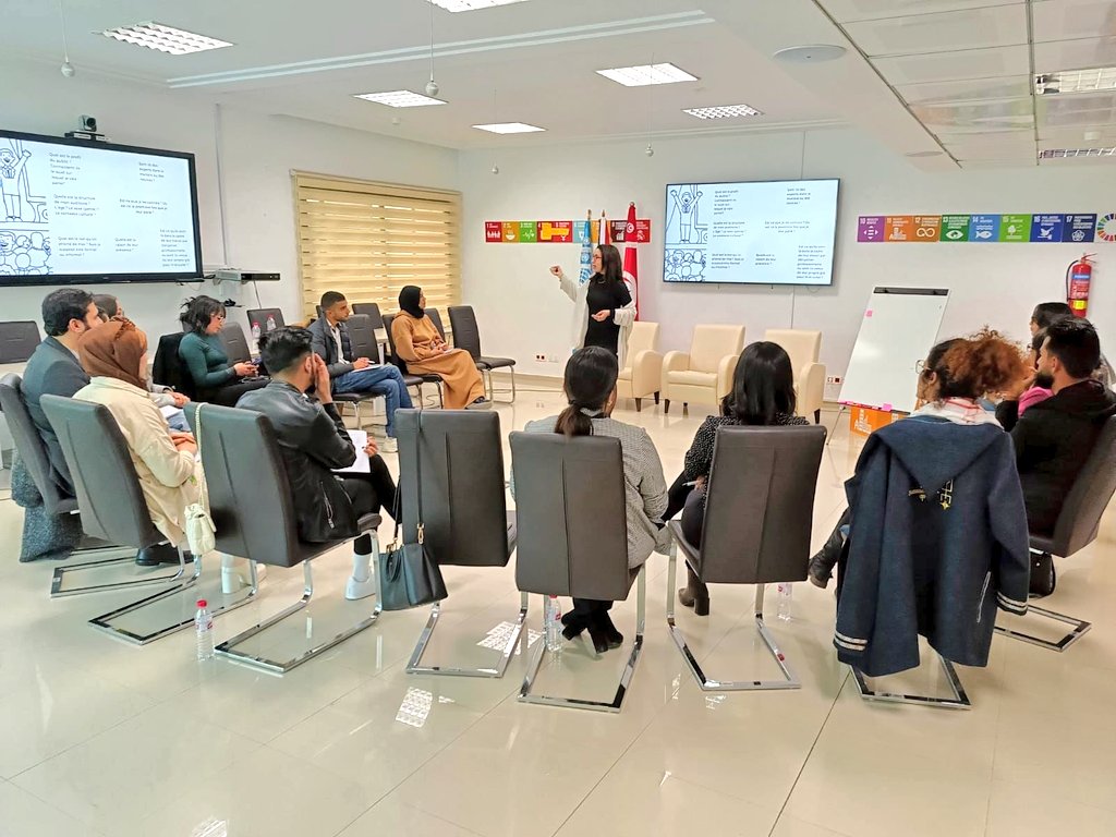 UNDP_ACIAC's tweet photo. Proud to see the Tunisian members of our regional youth network the #IntegrityGuardians sharing their #anticorruption knowledge with the local youth committees in 🇹🇳 and learning from them towards joint collaboration on promoting good governance for socioeconomic development. https://t.co/QYfg5NlG2R