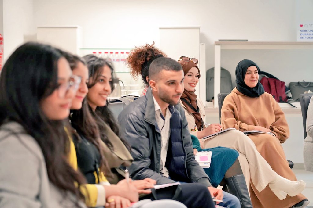 UNDP_ACIAC's tweet photo. Proud to see the Tunisian members of our regional youth network the #IntegrityGuardians sharing their #anticorruption knowledge with the local youth committees in 🇹🇳 and learning from them towards joint collaboration on promoting good governance for socioeconomic development. https://t.co/QYfg5NlG2R