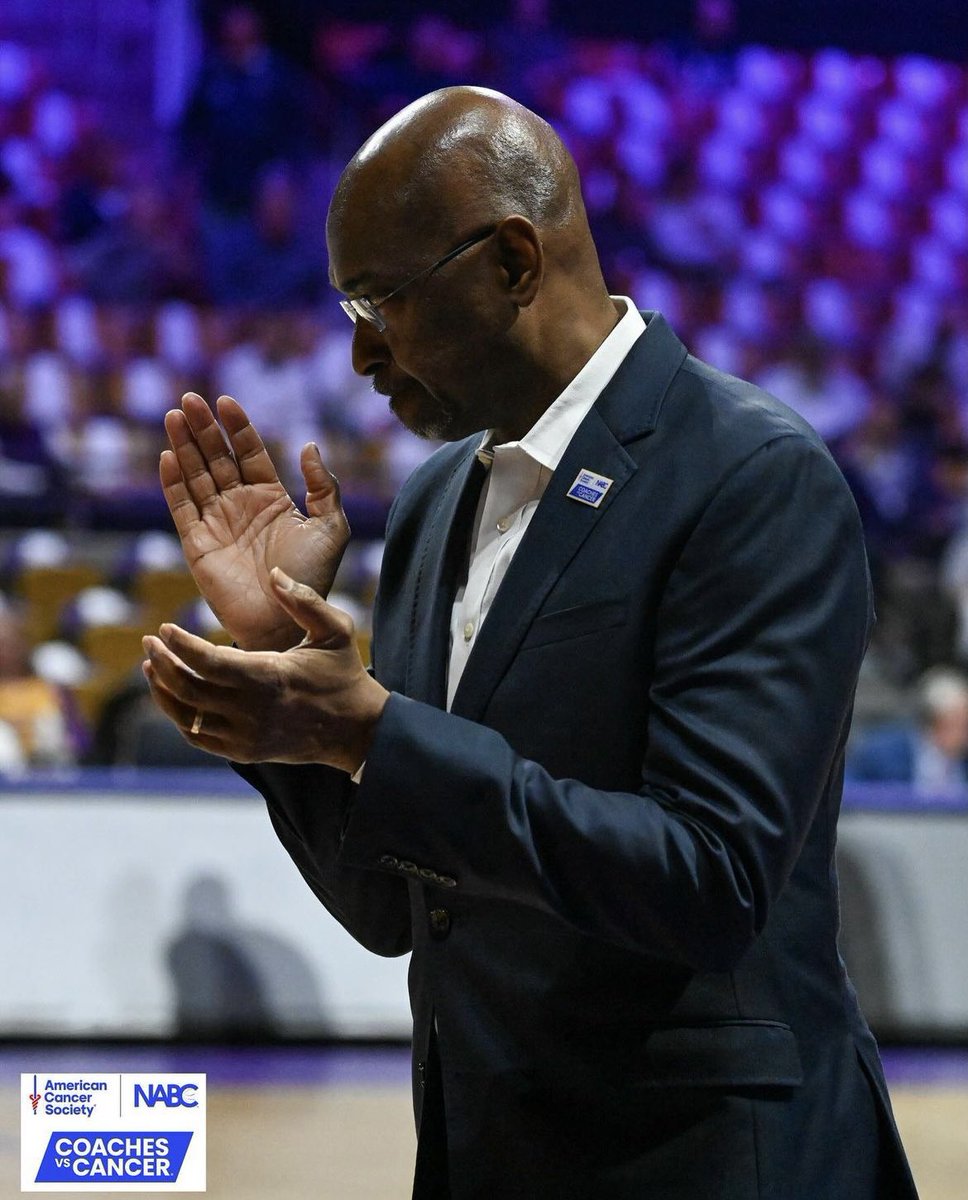 JRTheBossman's tweet image. Check out my interview with @UNCGBasketball Coach @UNCG_MikeJones. 

#BossmanShow #UNCG #Spartans #LetsGoG #SoConHoops #Basketball #Leadership #Coaching #Community #Interview #Relationships 

Listen 🎧: bleav.com/shows/bossman-…

Watch 📺: youtu.be/6h1Oktoj3z8