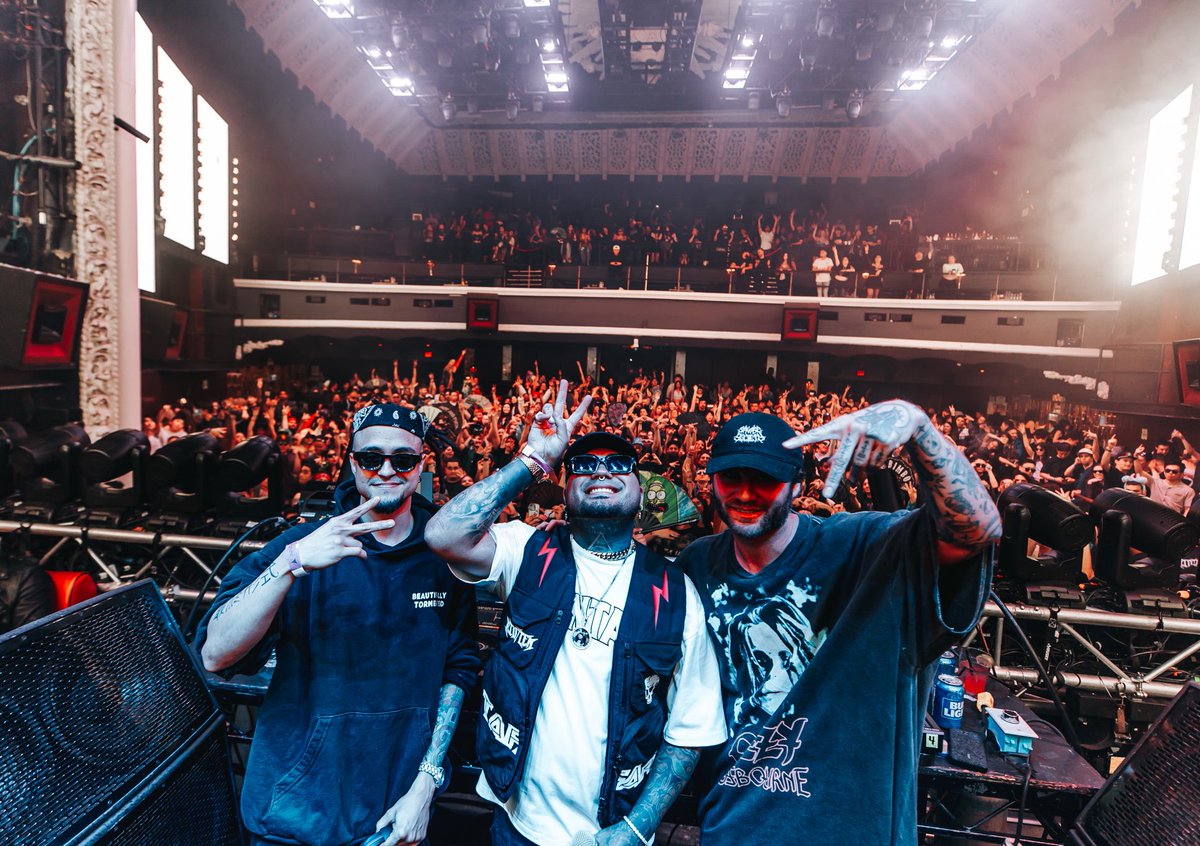 RiotTenMusic's tweet photo. LA LAST NIGHT WAS 🔥. THANK U FOR THE SOLD OUT SHOW https://t.co/BQCbH2CL2k