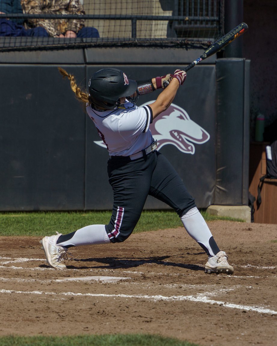 Haley Wilkerson DOUBLE 🙌

<a href="/haleyw_18/">Haley Wilkerson</a> sends a double off the wall in straightaway center!