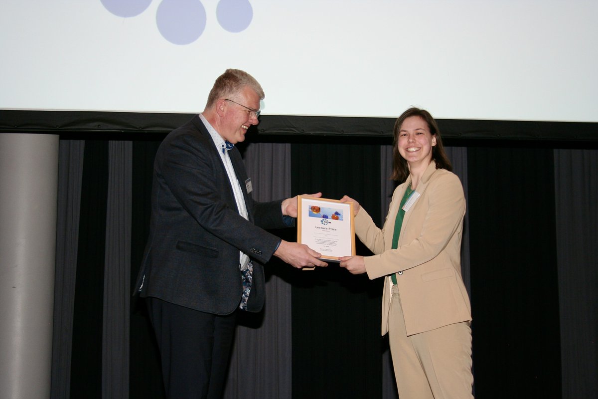 NCCC Best Oral Presentation Award for Angela Melcherts Very proud that Angela Melcherts received the best oral presentation award at 2024 @NCCC_official with her work 'Tuning Metal-Support Interactions in the CO2 Hydrogenation over Ni Supported on TiO2 Polymorphs'. @UniUtrecht