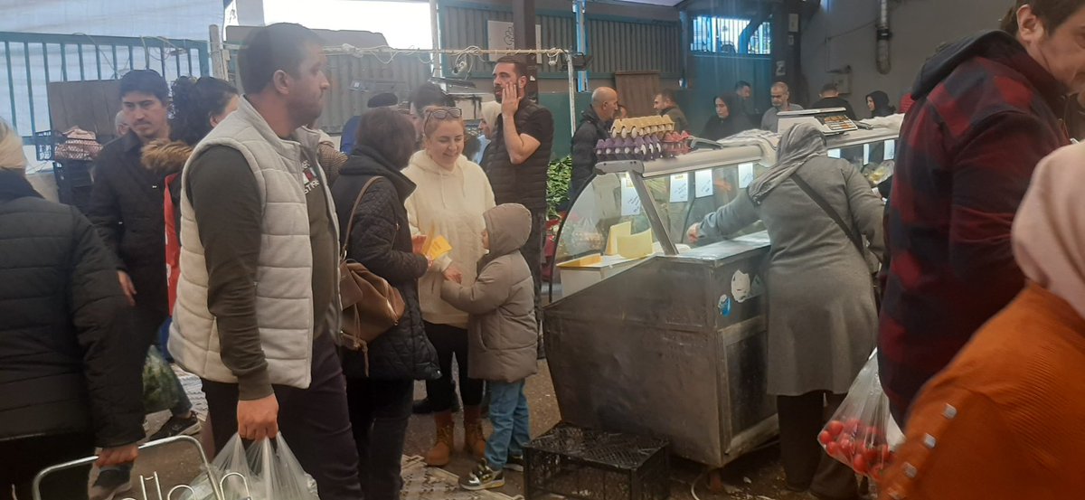 bursatkp's tweet photo. Nilüfer belediye başkan adayımız Gülsev Dirik bugün Konak mahallesi pazarındaydı. Zübüklerden kurtulmak için #oylarTKPye! https://t.co/x50GCxtNR9