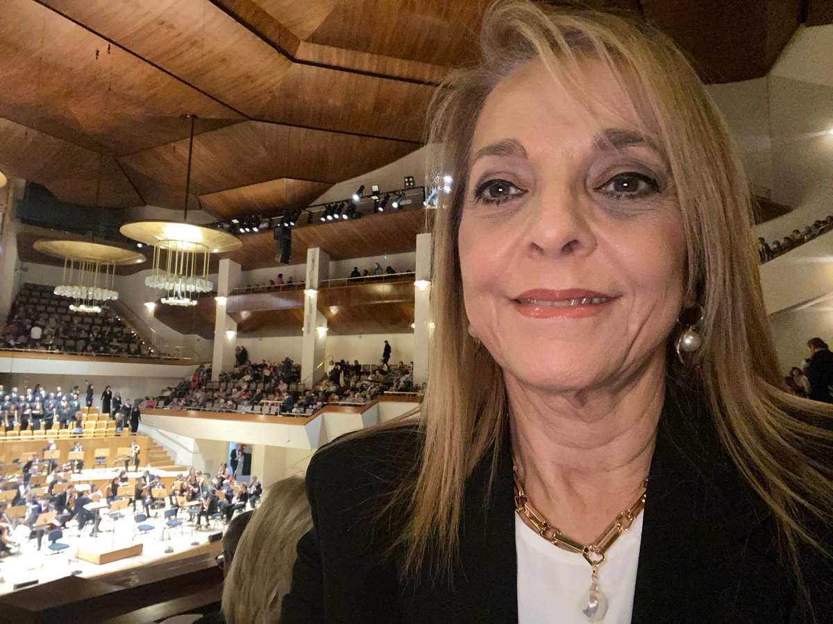 Gracias por el cariño y apoyo que me estáis mostrando por RRSS. 🥰🥰

Espero que estéis teniendo un buen domingo. Yo estoy aprovechando para desconectar y cargar energías para las reuniones.

Espero veros en los meetings. Y sino ¡siempre podéis escribirme y hablamos!

Un saludo
C