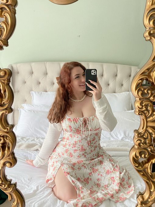 🪞 princess vibes only 🪞 https://t.co/7hzZViTaba