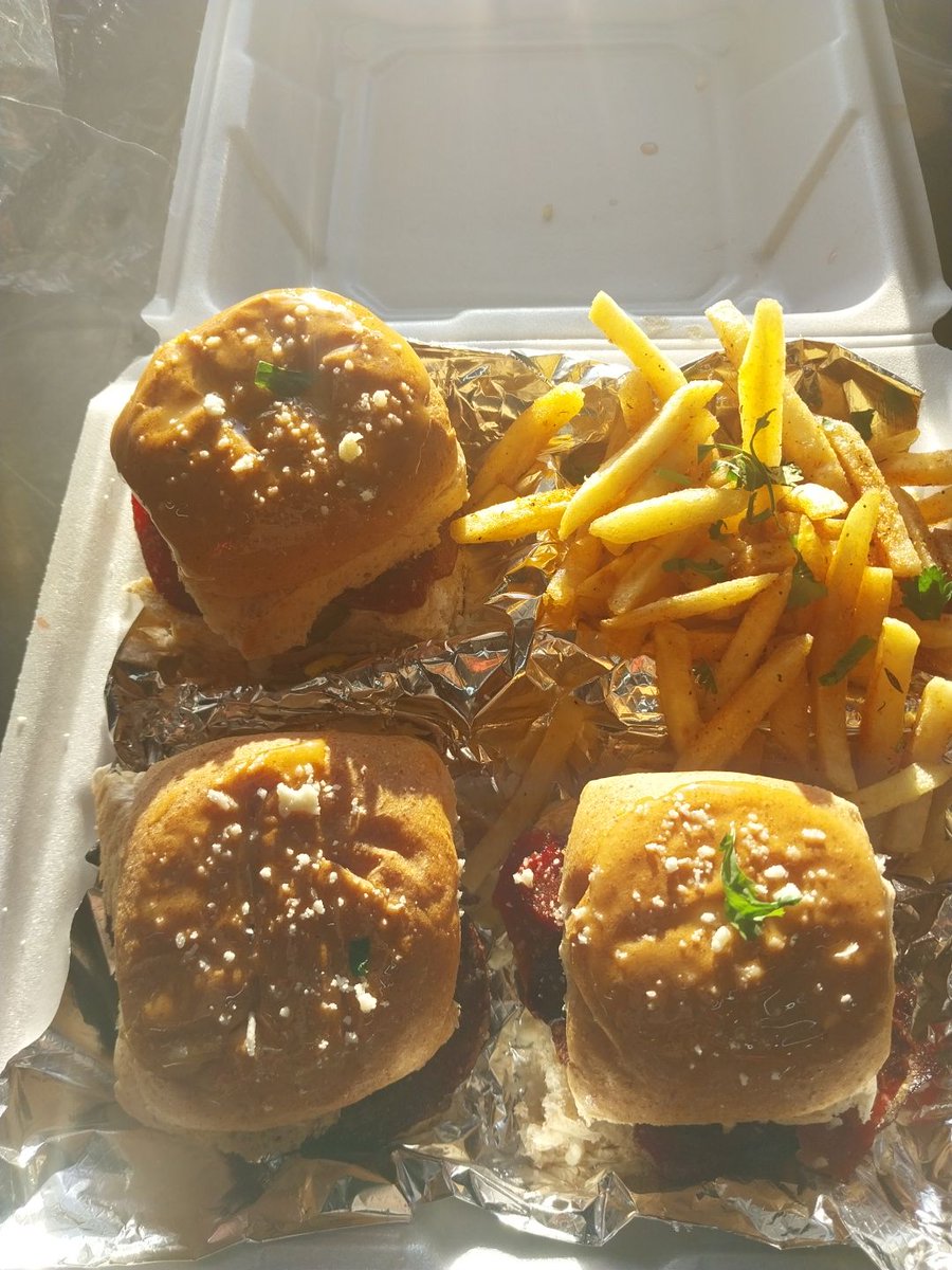 Corned Beet Sliders n Fries
##wagewarwithafork vegan 🌿 vegan  🐝