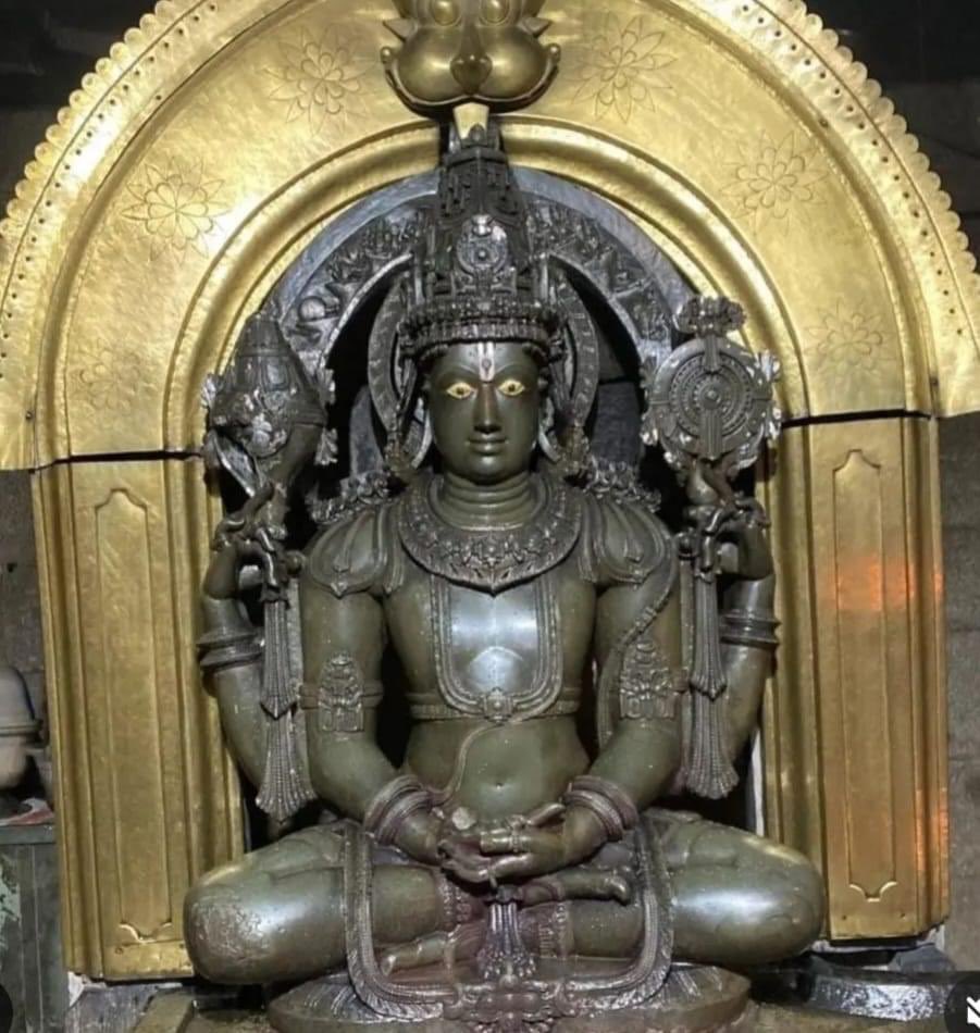 Madhwa Kesasari engraved as Bhagavan Vishnu Madhwacharya technique in town Halasi of Halasi District in Karnataka. 🙏🏼