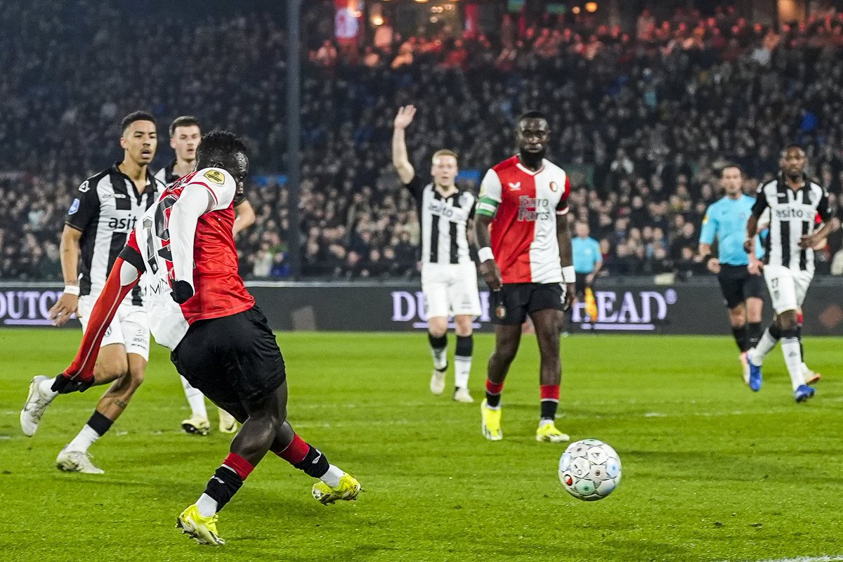 Feyenoord's tweet photo. Minteh in his last 3 matches: ⚽️⚽️⚽️⚽️

#feyher https://t.co/OVLsg46UYv