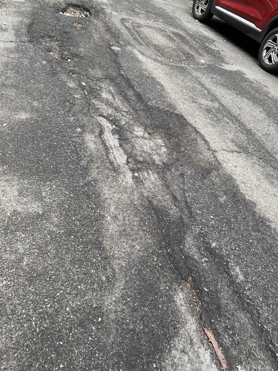 ressydm's tweet photo. @nyc311 attempted to fill out report of a pothole w/photos &amp; it said error not in service? So I post here. East 108 street between Madison &amp; 5th Avenue in East Harlem. https://t.co/Oy9kpb2YF8