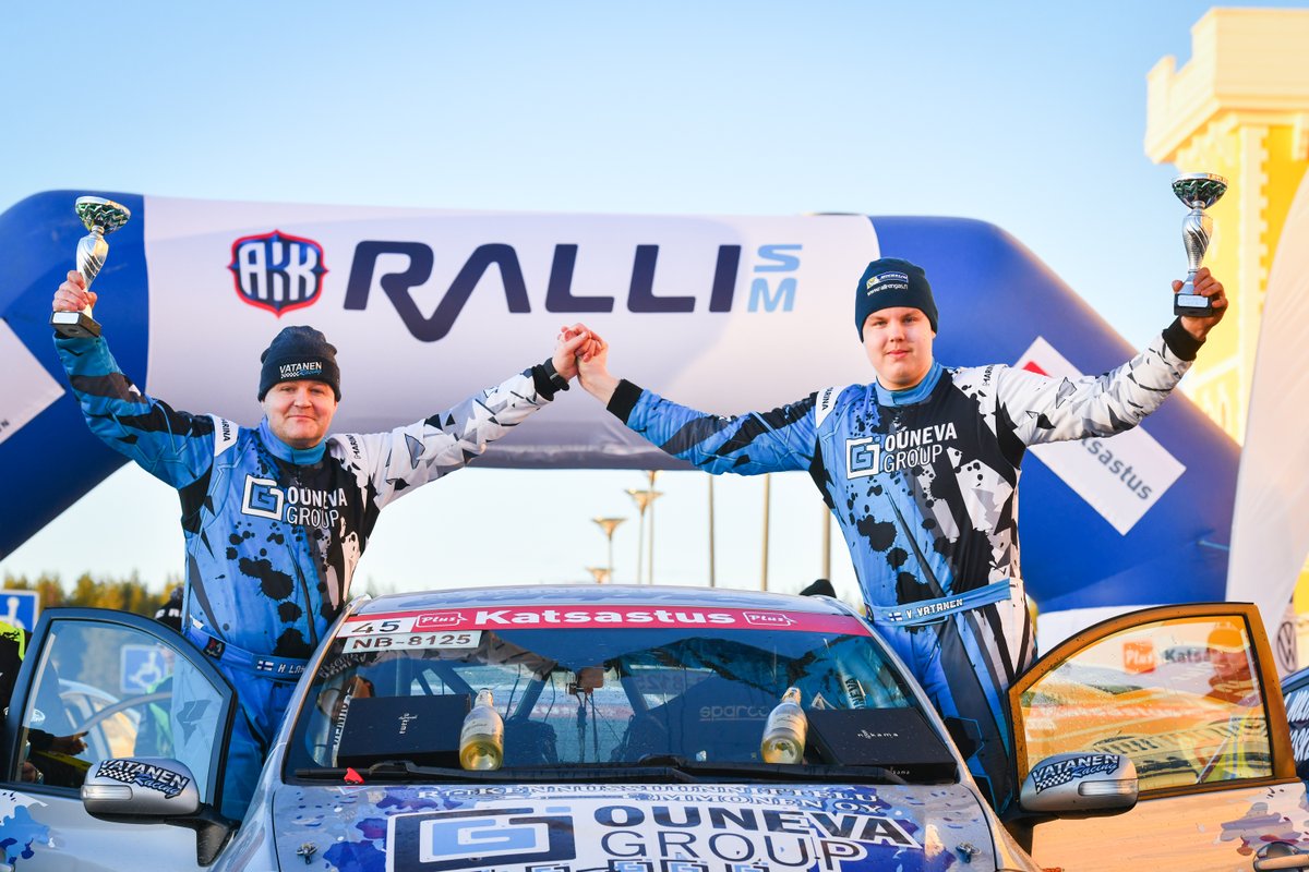 RalliSM's tweet photo. Rallin Suomen Juniorimestaruussarjan ja Suomi Cupin puolella suosikit pitivät pintansa - Tsekkaa talvikauden päätöksen perkuu 👇

https://t.co/LlI7WElTor 

#rallism #rsjm #suomicup #flyingfinn #tuuriralli https://t.co/PuFpTDkHbC