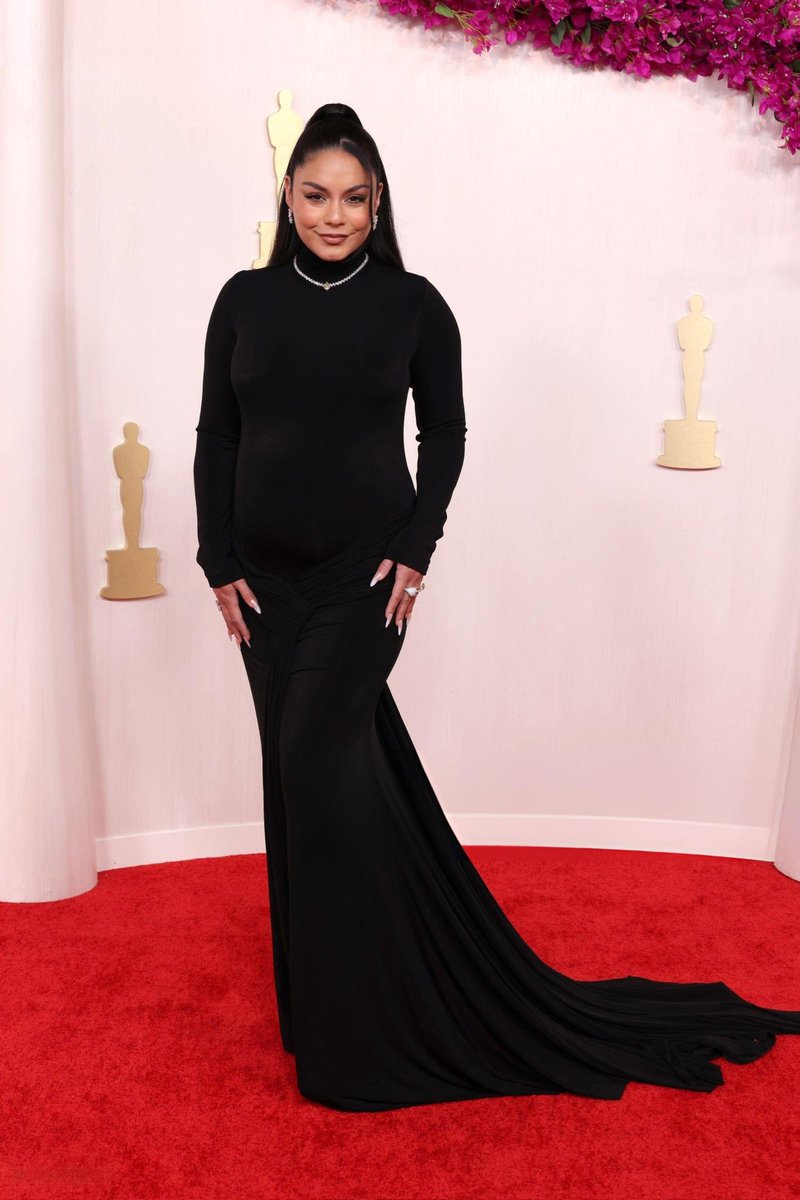 dressingcodebw's tweet photo. Vanessa Hudgens embarazada en los #Oscars2024 https://t.co/b6r0y1s3CO