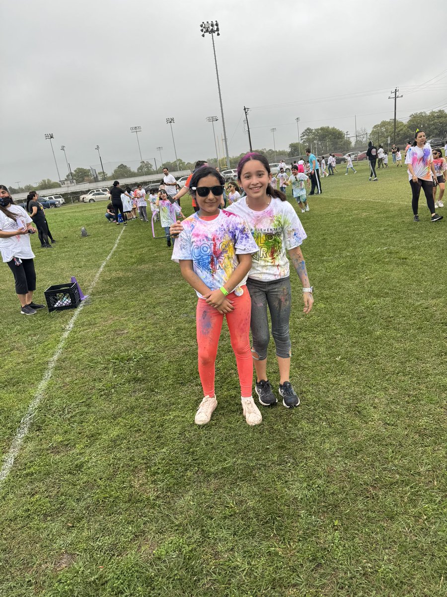 Marce19608017's tweet photo. Colo run was a success!! #fishertigers https://t.co/B9AOW2vZe7