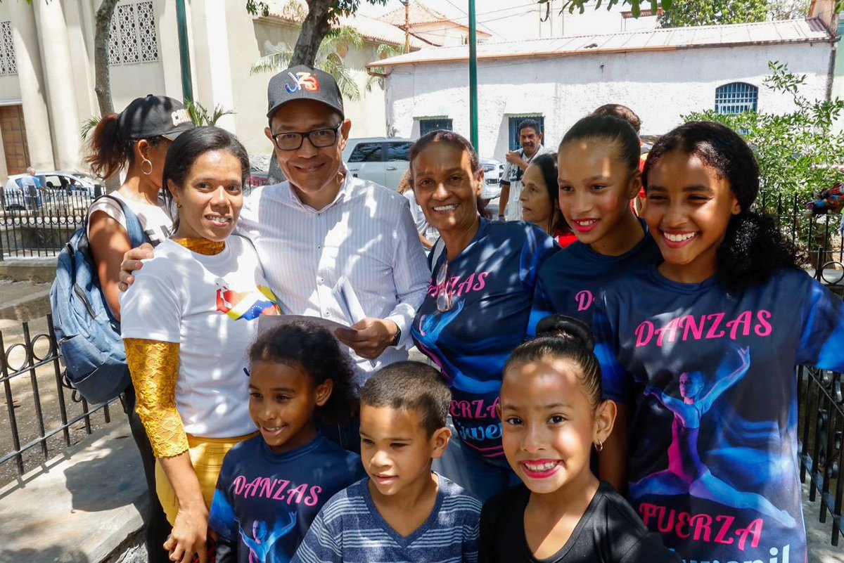 VillegasPoljak's tweet photo. En el Municipio Plaza del estado Miranda también se hizo presente nuestra hermosa diversidad cultural para acompañar el proceso de registro de culturas y cultoras de la Gran Misión #VivaVenezuela, mi Patria querida.
¡Gracias, #Guarenas!

🧵 1/2

#1Mar
#FelizDomingo https://t.co/sqzmQ8LAhP