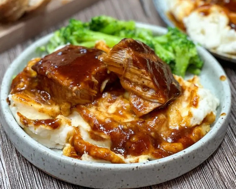 Discover the ease of making tender BBQ pork chops in your slow cooker. Perfect for busy days! Click for the recipe and transform your meals. #ad #sponsoredpost #USAPork #IowaPork @IowaPork backtomysouthernroots.com/slow-cooker-bb… via @JulieEPollitt
