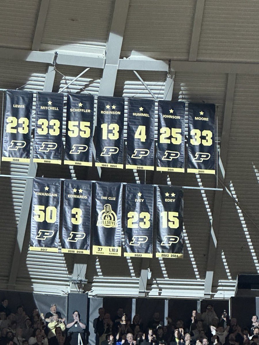 MarchMadnessMBB's tweet photo. Zach Edey was suprised with @BoilerBall hanging his jersey number up following his final game at Mackey Arena 🥹

(via @TheAndyKatz) https://t.co/bQwY1ZuQjK