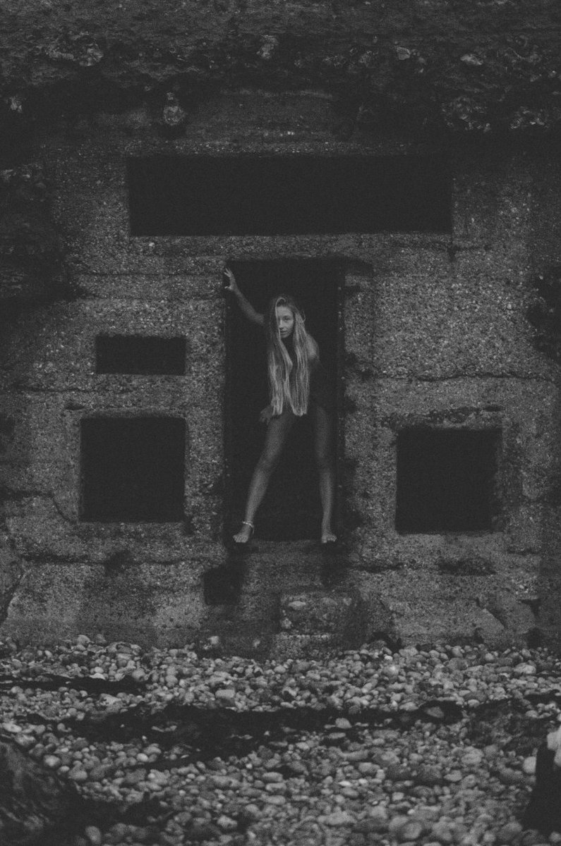 "CHAMBRE" from my ÉTRETAT  featuring <a href="/SloneHarper/">Harper Slone</a> 

available on <a href="/exchgART/">Exchange Art</a> 
 exchange.art/single/6JNGyX1…