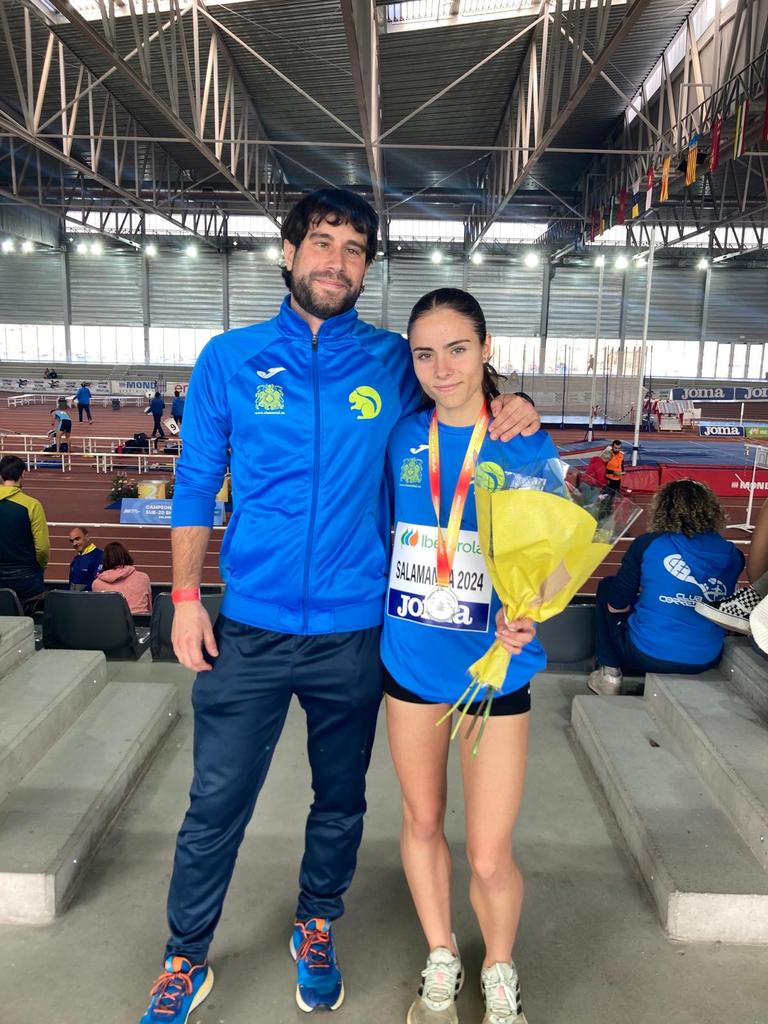 Cerramos la temporada de invierno con la plata 🥈de Julia en el 800m del Cto 🇪🇦 Sub20 de Pista Cubierta. 

Ahora todo el grupo a cargar pilas y a preparar la temporada de verano 🔜