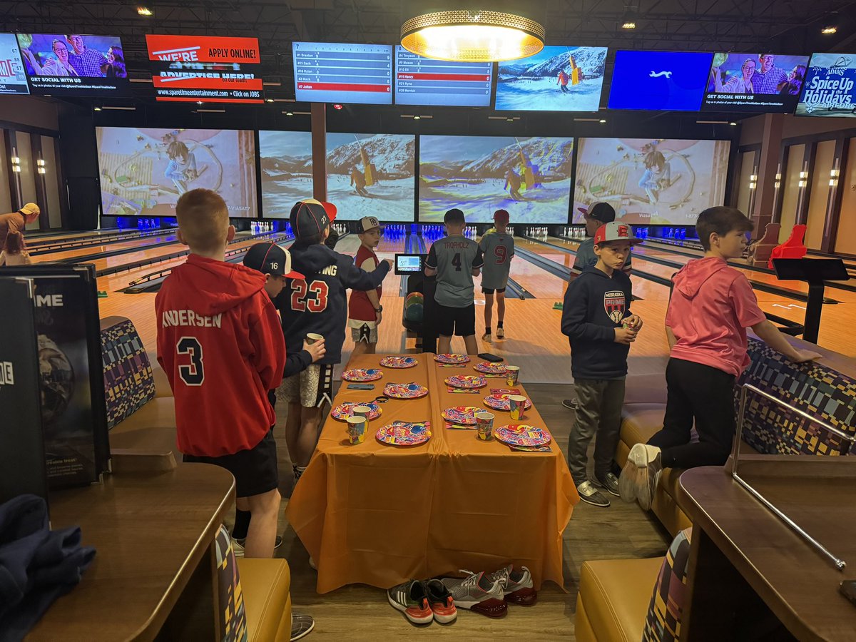 NE_Prime2031's tweet image. The boys are locked in and ready for the season! Little team builder fun!

@PlayEAA @EAA_Baseball