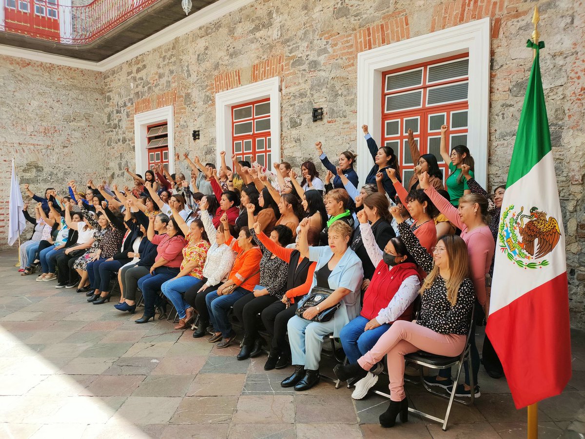 CTMPuebla's tweet photo. @Diario_Cambio @pepechedrauimx @Biestro @JIvanHerrera_ @leobardorj @AlcantaraEdu1 @DanielaMierB FELICITAMOS a nuestra Líder de Mujeres cetemistas #FOOF @IvonEnriquez_ por su designación como Regidora en la planilla de @pepechedrauimx #UnidadYTrabajo https://t.co/A5NvsL0PNo