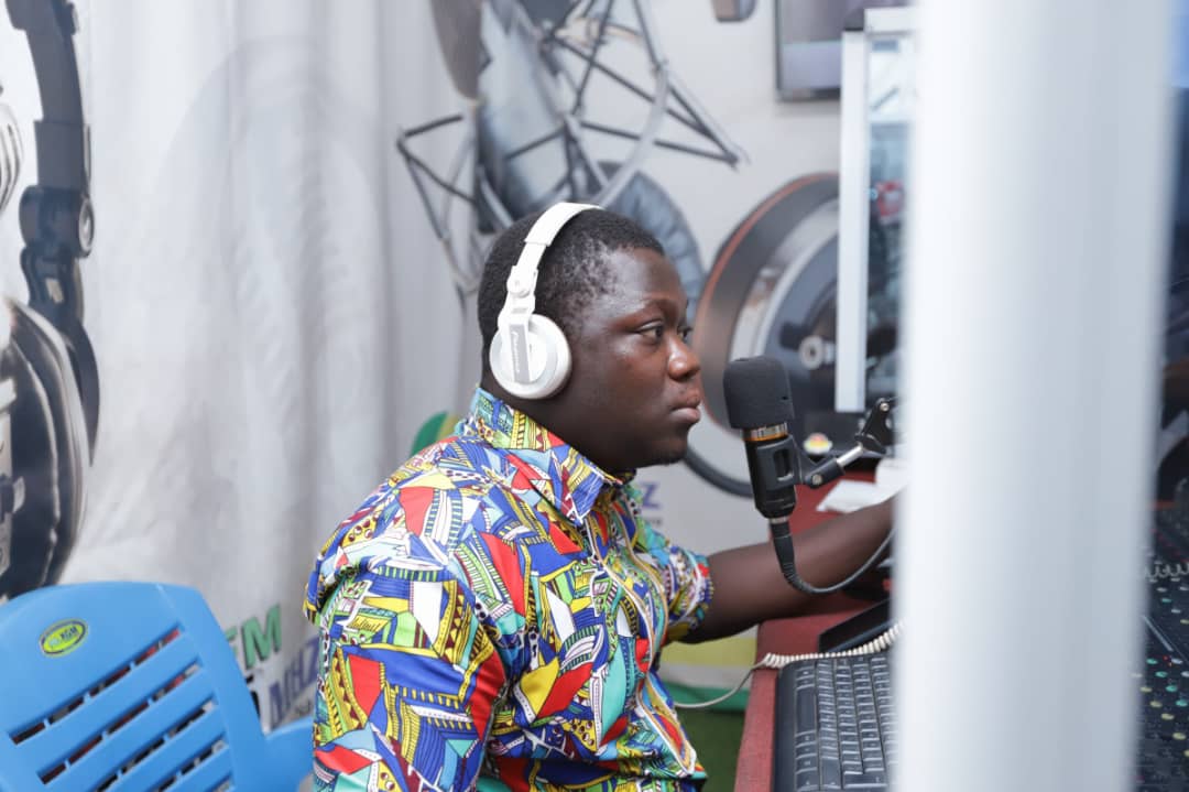 350GROC's tweet photo. 350 Ghana Team were at Pure FM in Navrongo to spread the message about renewable energy and the launch of our documentary titled "The Renewable Charge".
#RE4C #PowerUp https://t.co/KHiyrjeOu0