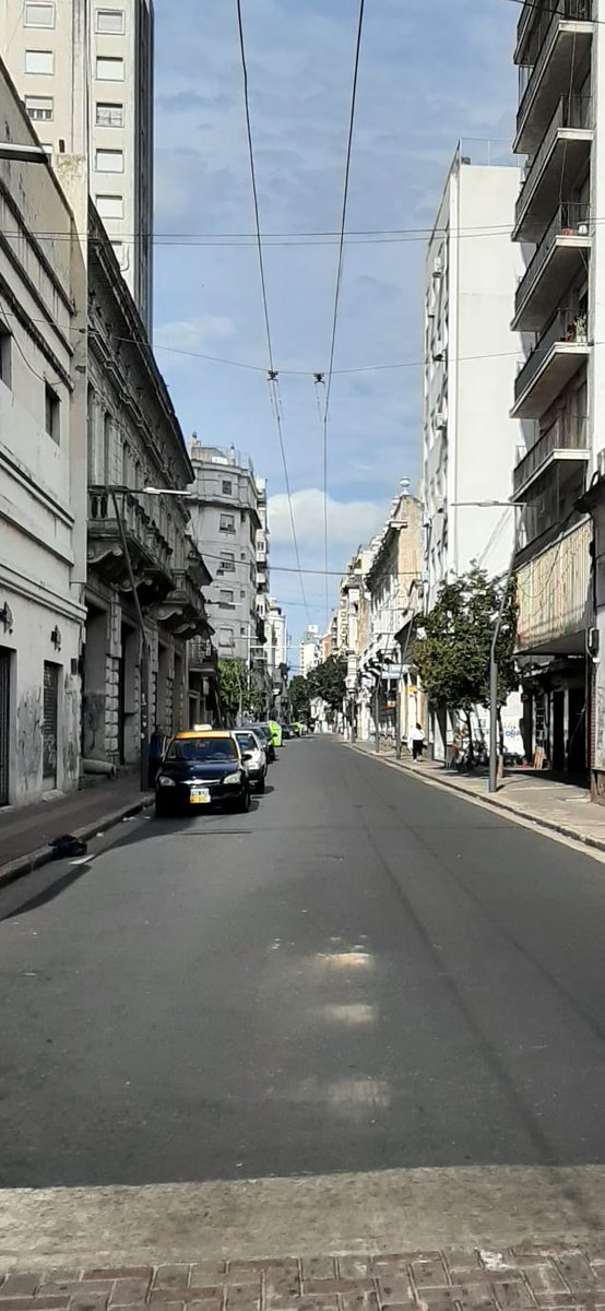 romanruizasesor's tweet photo. Centro de Rosario ahora, no volvimos a la pandemia, estamos todos los Rosarinos amenazados por las bandas narcos. https://t.co/mJGVzkZDIE
