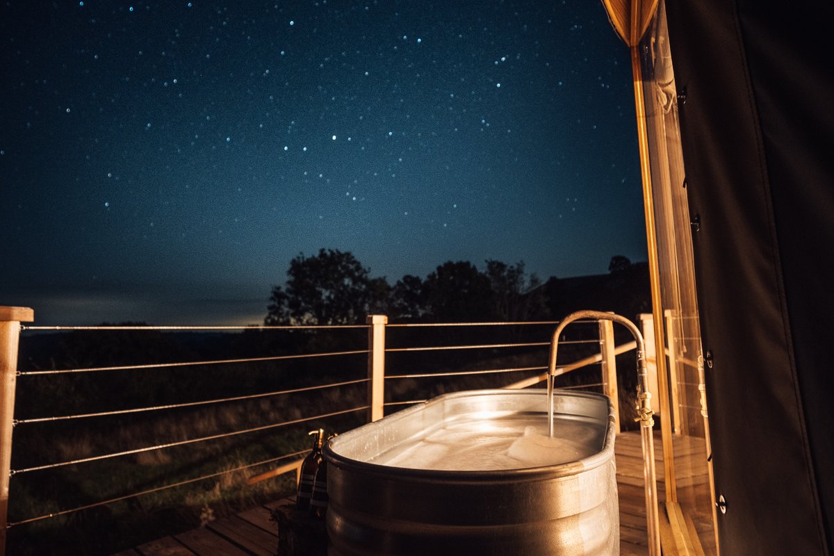 Starry Stays - Stellar places for stargazers to spend the night in Herefordshire visitherefordshire.co.uk/inspiration/st… 📷by Owen Howells ©️Kaya at Blackhill Farm #visitherefordshire #herefordshirecountybid #stargazing #moonbathing #starrystays #astrotourism #stargazersguideherefordshire